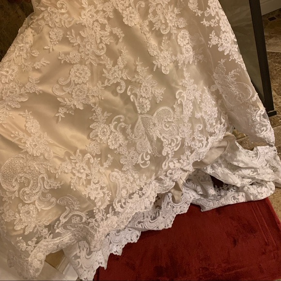 ⭐️ HOST PICK ⭐️Allure Wedding Dress C387 - Picture 5 of 12